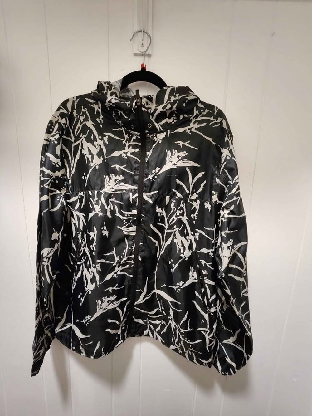 Sunrise Kingdom Lightweight Hooded Jacket - Men's Size Large (Black/White Print)